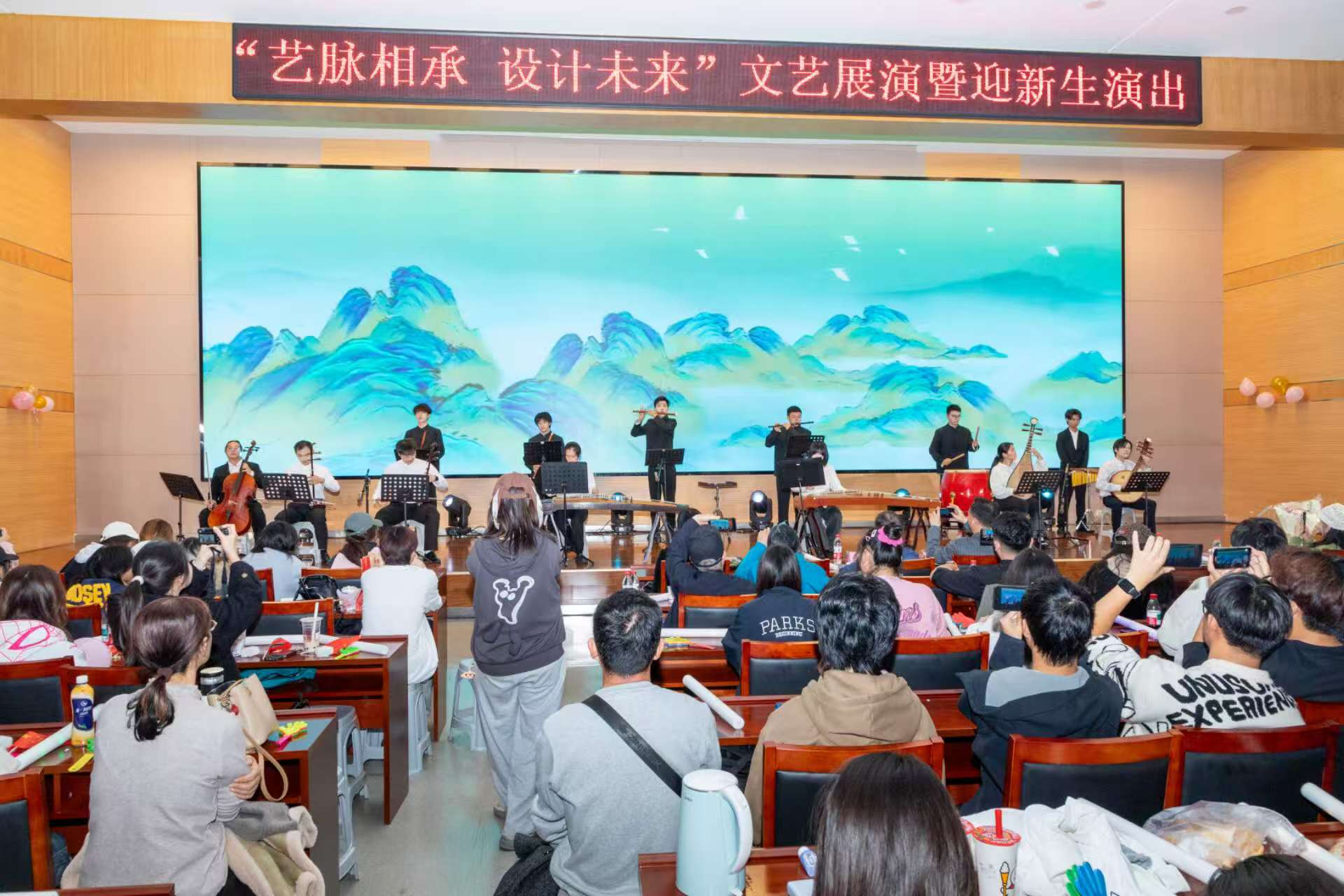 艺术与设计学院举办“艺脉相承 设计未来”2025校友返校日活动 -艺术与设计学院